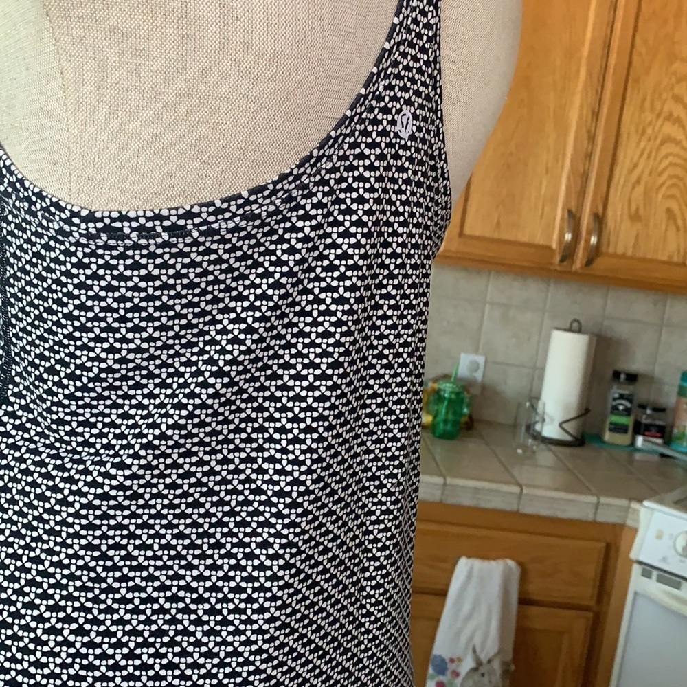 Lululemon - Picture 6 of 6